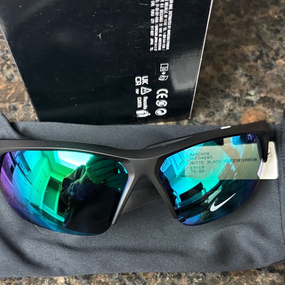 NIKE SKYLON ACE SUNGLASSES MATTE BLACK/GREEN MIRROR FQ4683 003 New